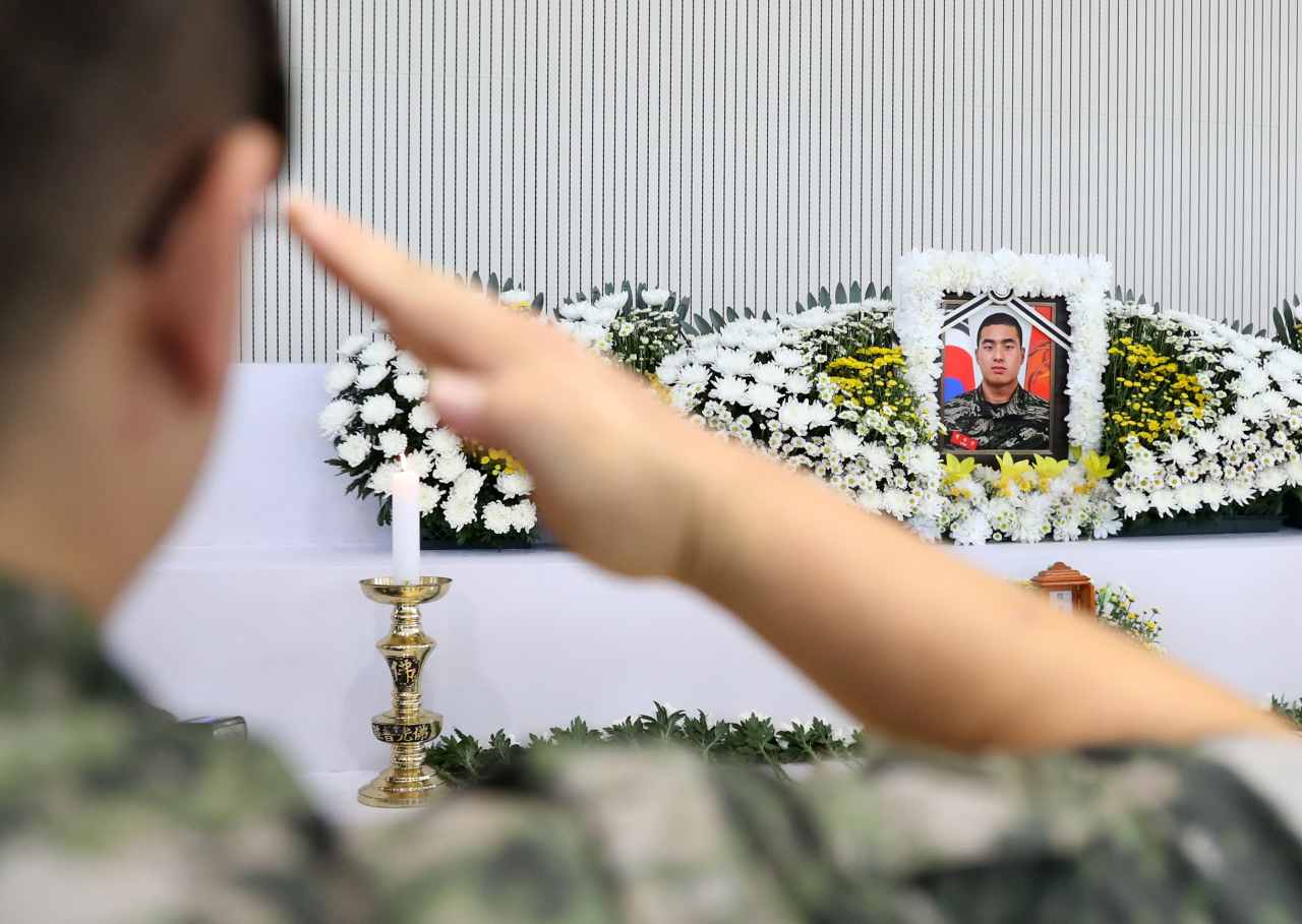 해병대사령부가 고(故) 채 상병 유족의 수사기록 정보공개 청구를 거부했다. 채 상병 빈소 자료사진. [연합]