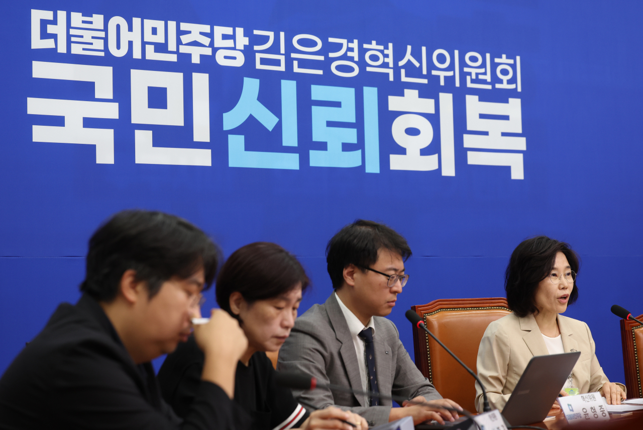 김은경 더불어민주당 혁신위원장이 21일 국회에서 당 혁신방안을 발표하고 있다.[연합]