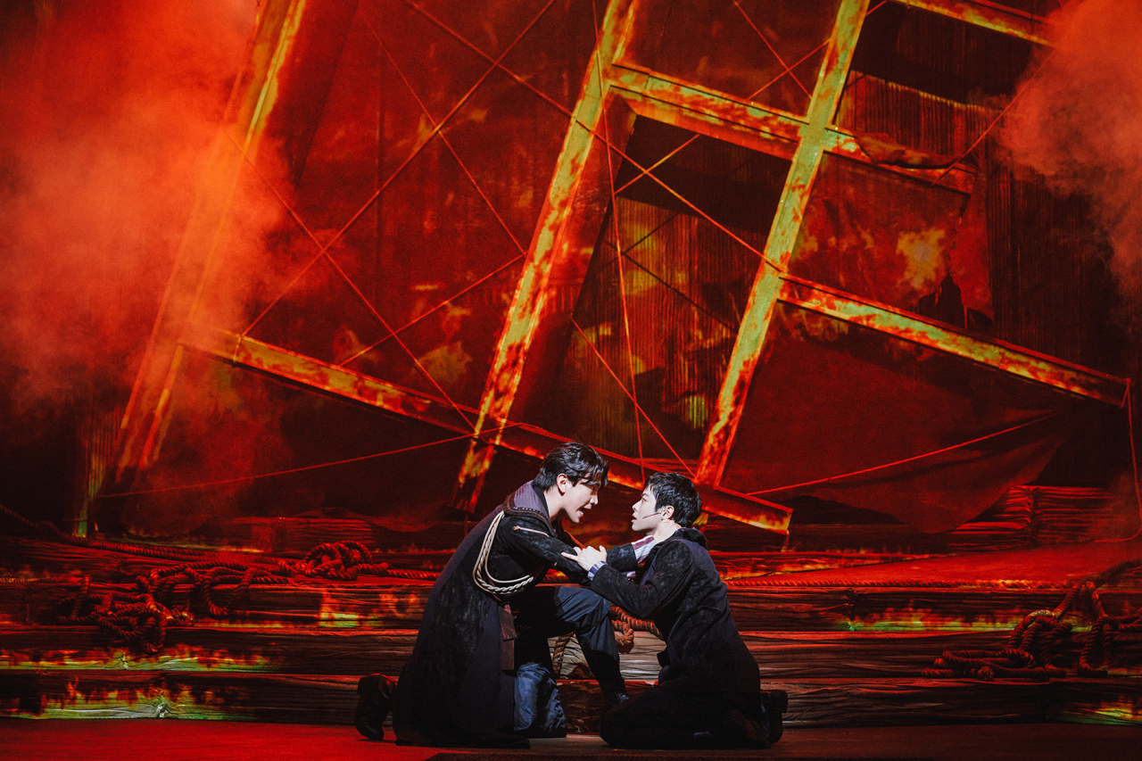 Jungrim (left), played by Actor Ko Sang-ho, grasps Cheonsu, played by Kim Min-sung, in a blaze. (Czac Production)