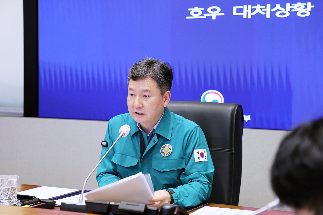 한창섭 행정안전부 차관이 23일 정부서울청사에서 열린 호우 대처상황 점검회의를 주재하고 있다. 연합뉴스