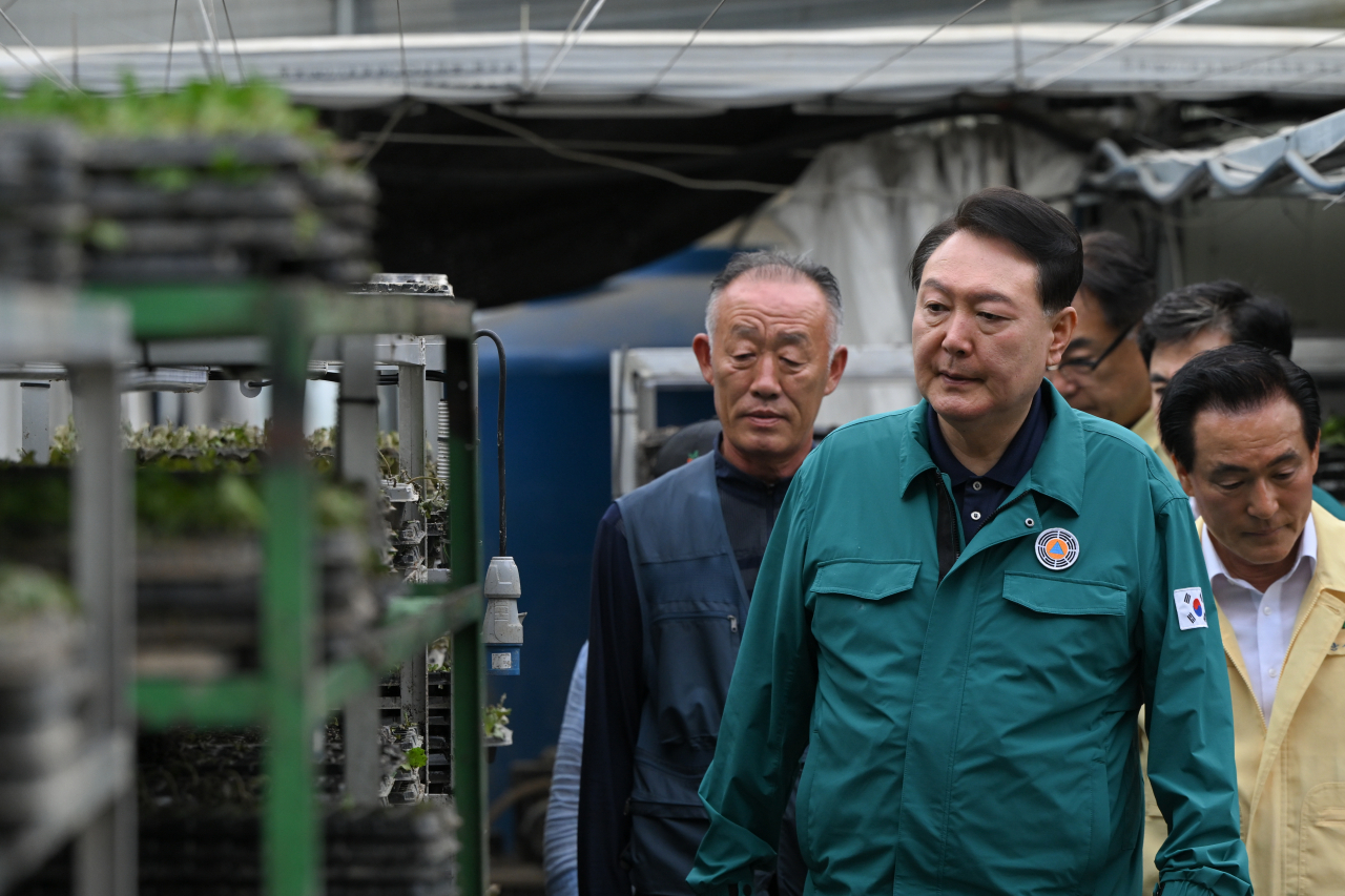 President Yoon Suk Yeol visits a farm in the city of Nonsan, 152 kilometers south of Seoul, which was hit-hard by torrential rains, on Tuesday. (Yonhap)
