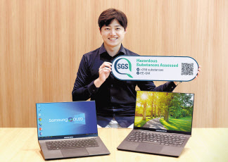 삼성디스플레이의 2023년형 노트북용 OLED가 업계 최초로 SGS 유해물질 최소화 인증인 ‘HSA’를 받았다.