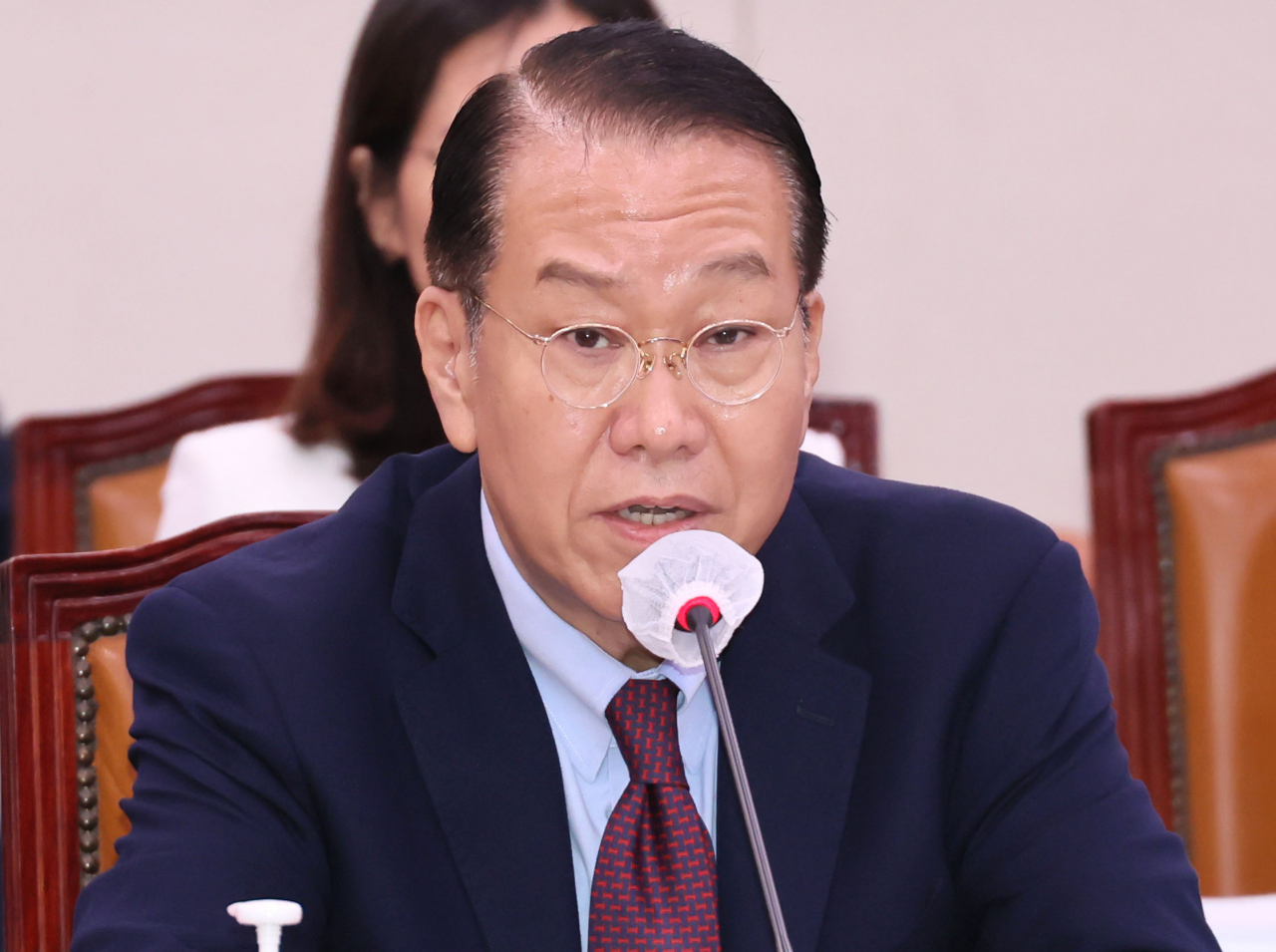권영세 통일부 장관이 국회에서 열린 외교통일위원회 전체회의에서 의원질의에 답변하고 있다. [연합]