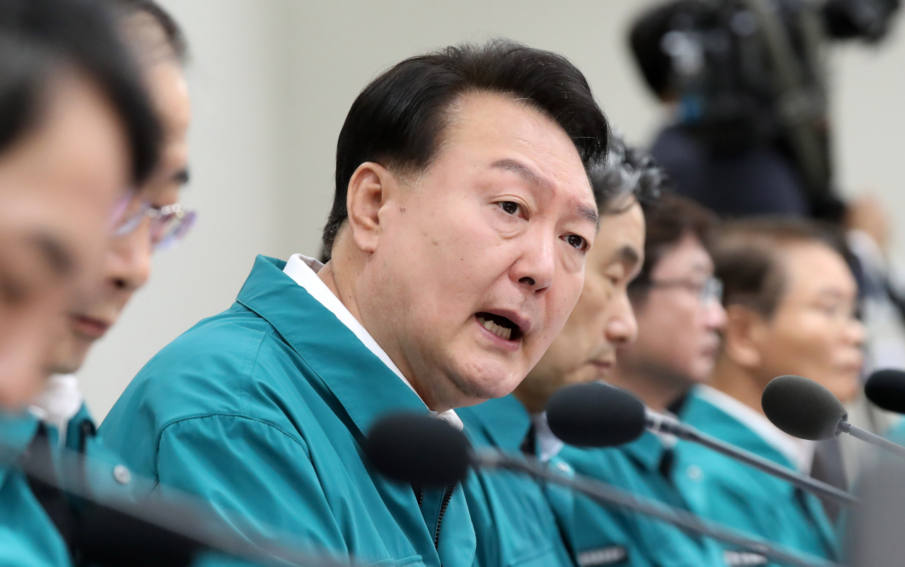 윤석열 대통령이 지난 18일 서울 용산 대통령실 청사에서 열린 국무회의에서 발언하고 있다. [연합]