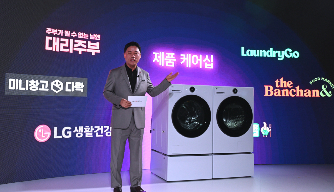 류재철 LG전자 H&A사업본부장 사장이 25일 서울 마곡 LG사이언스파크에서 생활가전을 스마트 홈 솔루션으로 전환시키는 ‘UP가전 2.0’을 소개하고 있다.[LG전자 제공]