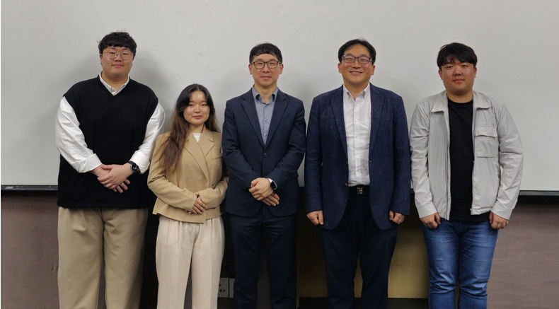 이번 연구를 수행한 한국생산기술연구원·DGIST 공동연구팀. 이현수(왼쪽부터) 석사과정생, 이정은 석사과정생, 김찬훈 박사, 이용민 DGIST 교수, 박철 박사과정생.[한국생산기술연구원 제공] [한국생산기술연구원 제공]