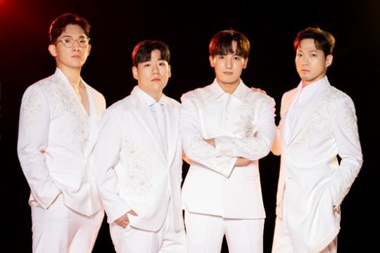 왼쪽부터, 포르테나 오스틴킴, 김성현, 서영택, 이동규.