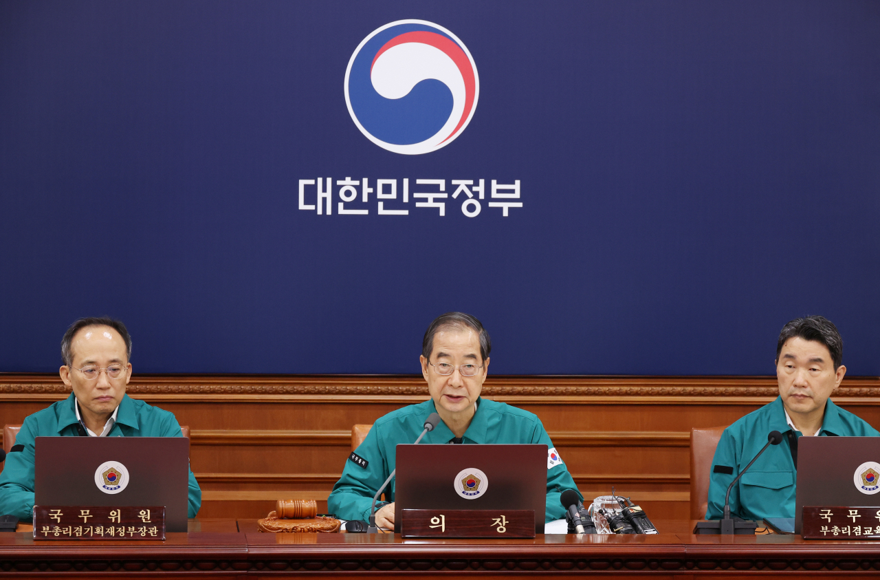 한덕수 국무총리가 25일 오전 서울 정부서울청사에서 열린 국무회의에서 발언하고 있다. [연합]