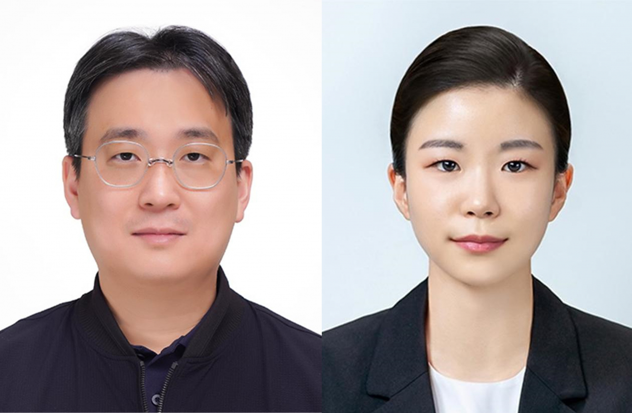 이번 연구를 주도한 오창명(왼쪽) 교수와 석사졸업생.[지스트 제공]