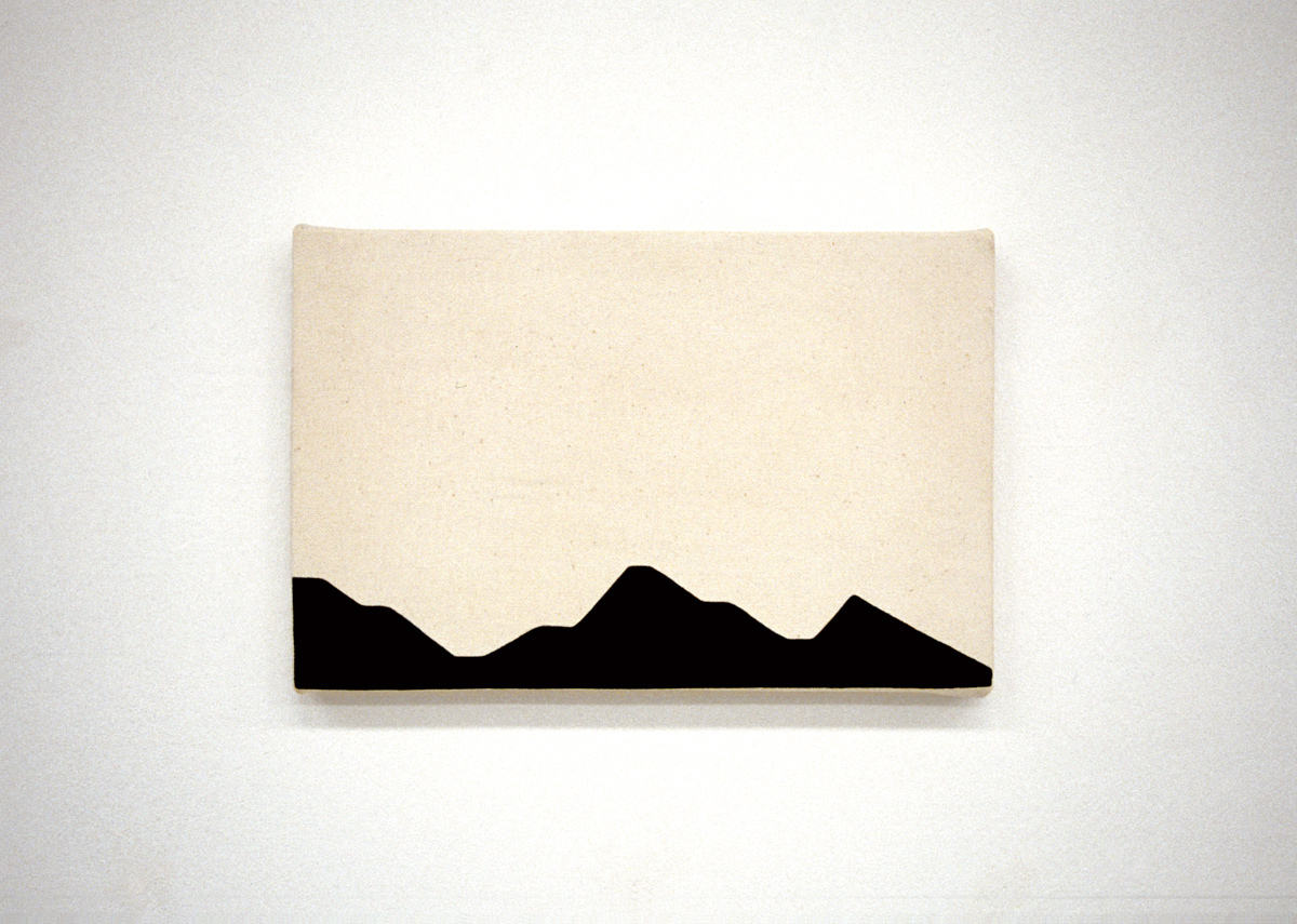 산처럼 보이지만 산은 아니다. 김범, 현관 열쇠, 2001, 캔버스에 아크릴, 22 &times; 33.5cm. 백해영갤러리 소장. ⓒ김범