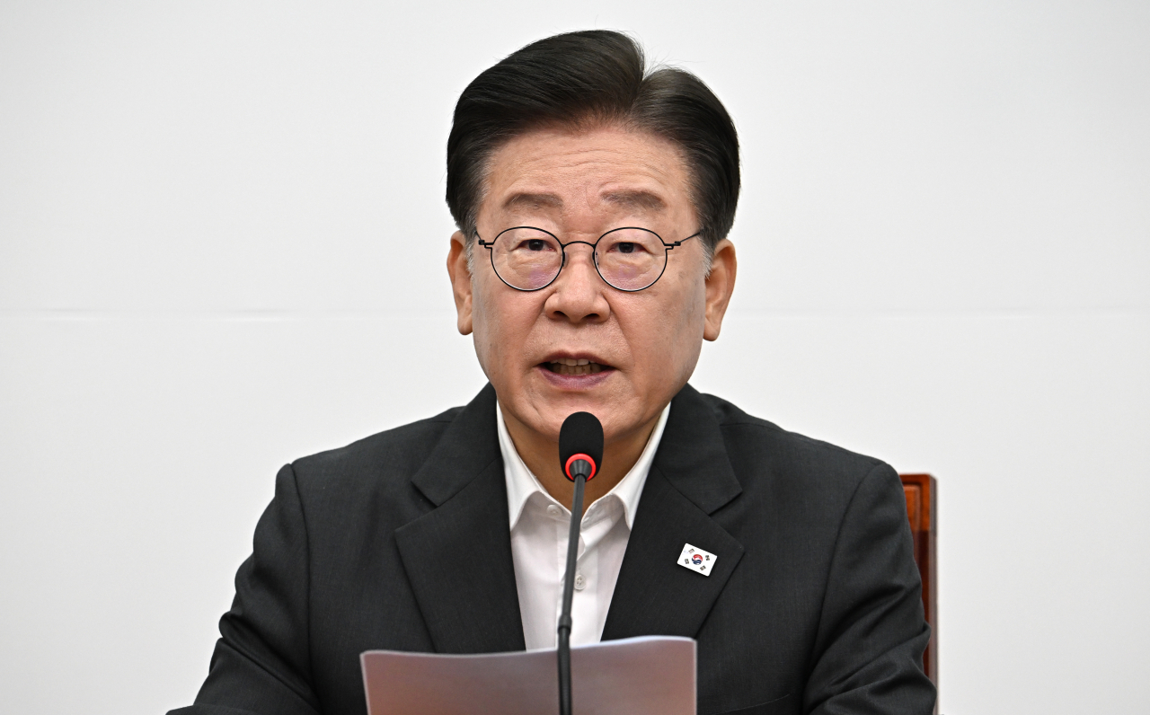 이재명 더불어민주당 대표가 26일 서울 여의도 국회에서 열린 최고위원회의에 참석해 발언하고 있다. 임세준 기자