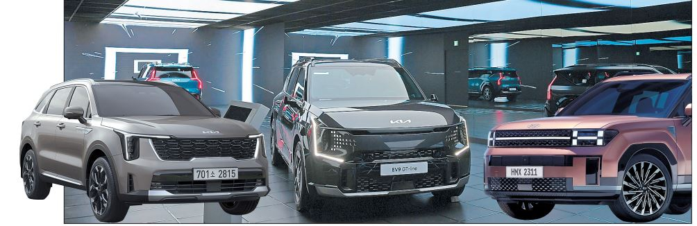 왼쪽부터 기아 ‘더 뉴 쏘렌토’, 대형 전기 SUV ‘EV9’, 현대차 ‘디 올 뉴 싼타페’ [현대차·기아 제공]