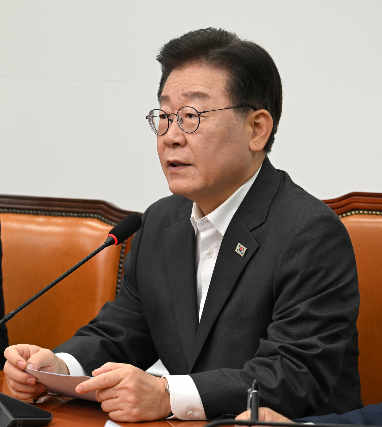 이재명 더불어민주당 대표가 26일 서울 여의도 국회에서 열린 최고위원회의에 참석해 발언하고 있다. 임세준 기자