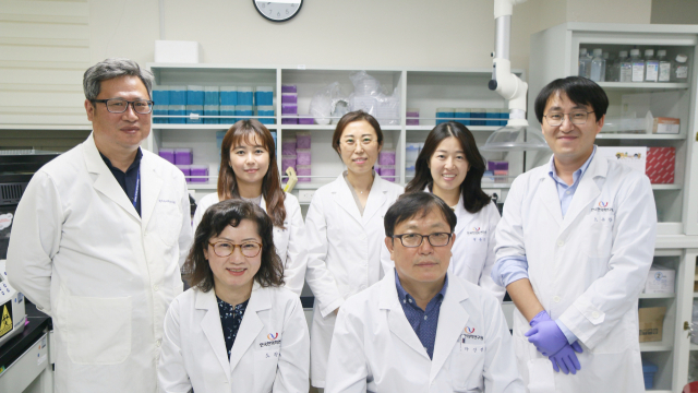 마진열(앞줄 오른쪽) 박사 연구진.[한국한의학연구원 제공]