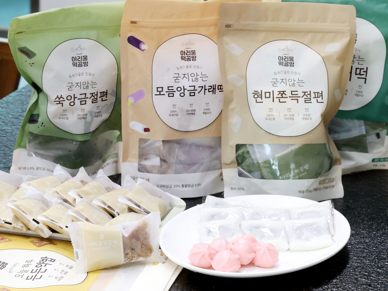 홈플러스에서 판매하는 아리울떡공방 제품 6종. [홈플러스 제공]