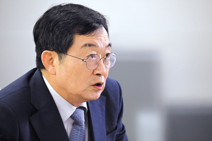 백승주 전쟁기념사업회 회장이 26일 서울 용산구 전쟁기념사업회 집무실에서 헤럴드경제와 인터뷰를 갖고 있다. 임세준 기자