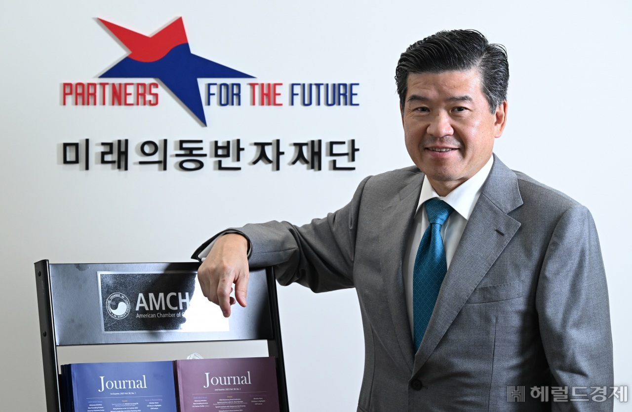 제임스 김 주한미국상공회의소 회장 겸 대표이사가 서울 여의도 IFC 주한미국상공회의소 사무실에서 헤럴드경제와 인터뷰를 갖고 있다. 임세준 기자