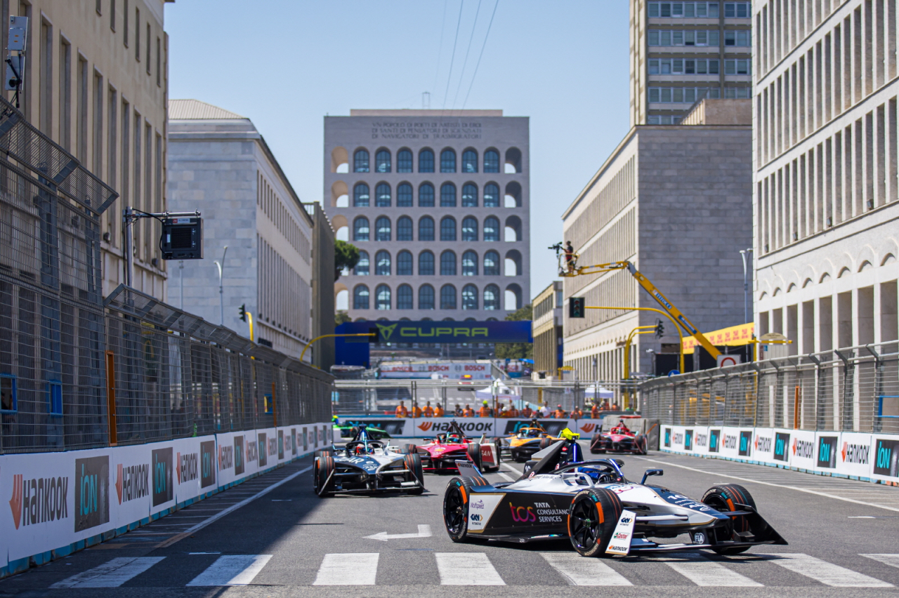 한국타이어의 포뮬러 E 2023 한국 로마 E-PRIX 대회 현장. [한국타이어앤테크놀로지 제공]