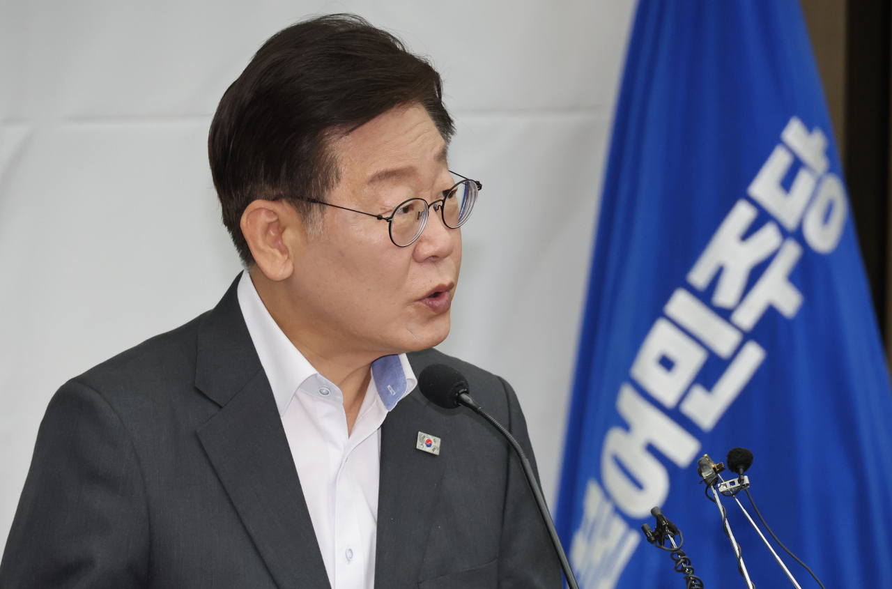 27일 국회에서 열린 더불어민주당 의원총회에서 이재명 대표가 발언하고 있다. [연합]