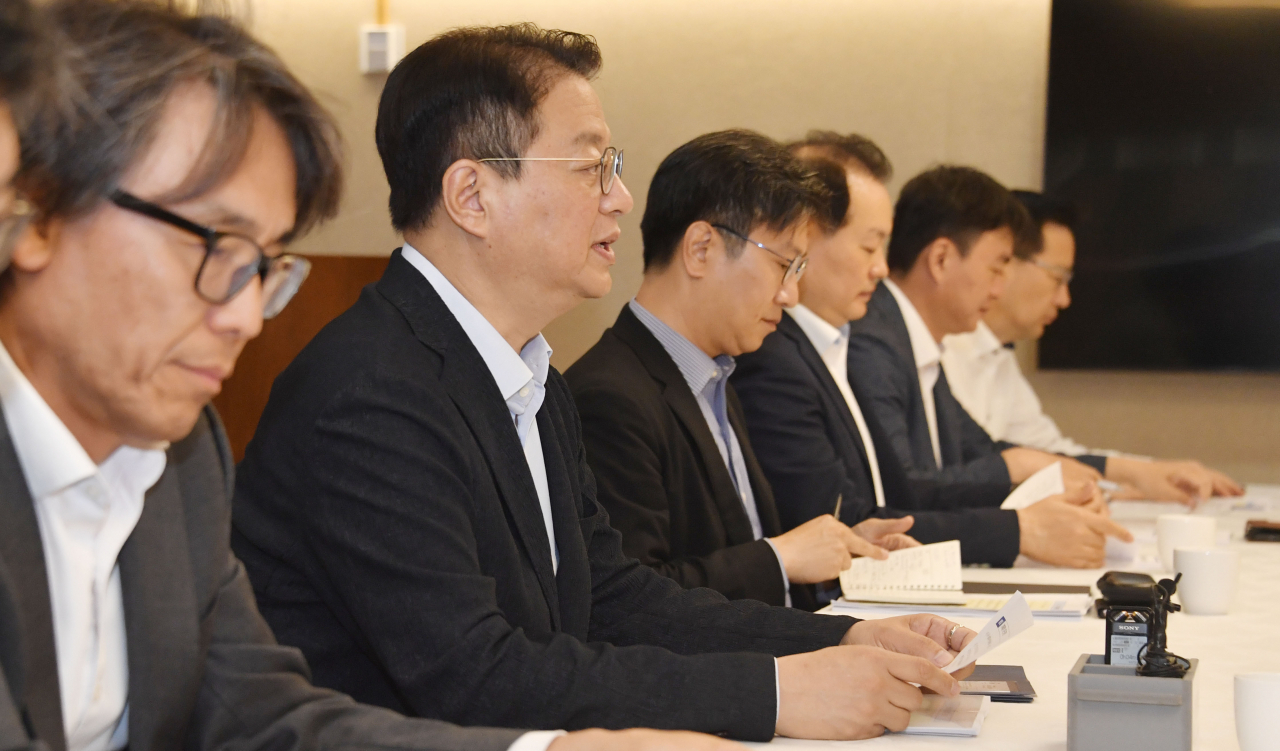 방기선 기획재정부 제1차관이 28일 오전 서울 종로구 정부서울청사에서 열린 '제28차 비상경제차관회의'를 주재, 모두발언을 하고 있다.[기획재정부 제공]