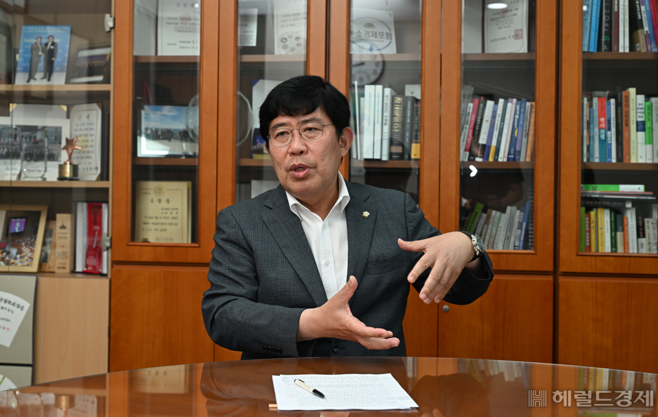 윤창현 국민의힘 의원이 26일 서울 여의도 국회 의원회관에서 헤럴드경제와 인터뷰를 갖고 있다. 임세준 기자