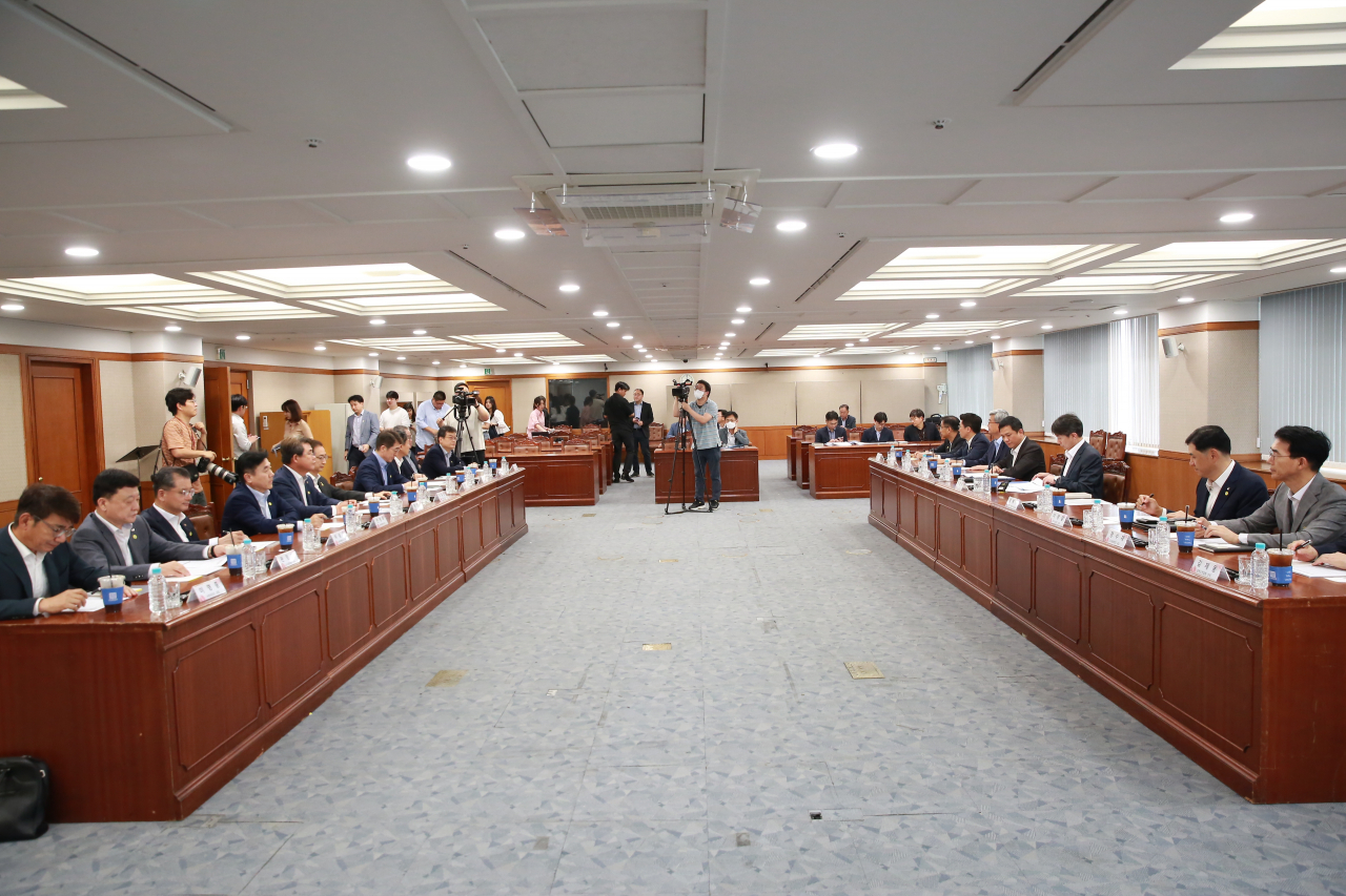 금융감독원이 27일 이명순 수석부원장 주재로 IFRS17 계리적 가정 가이드라인 회계처리 관련 설명회를 열고 있는 모습. [금융감독원 제공]
