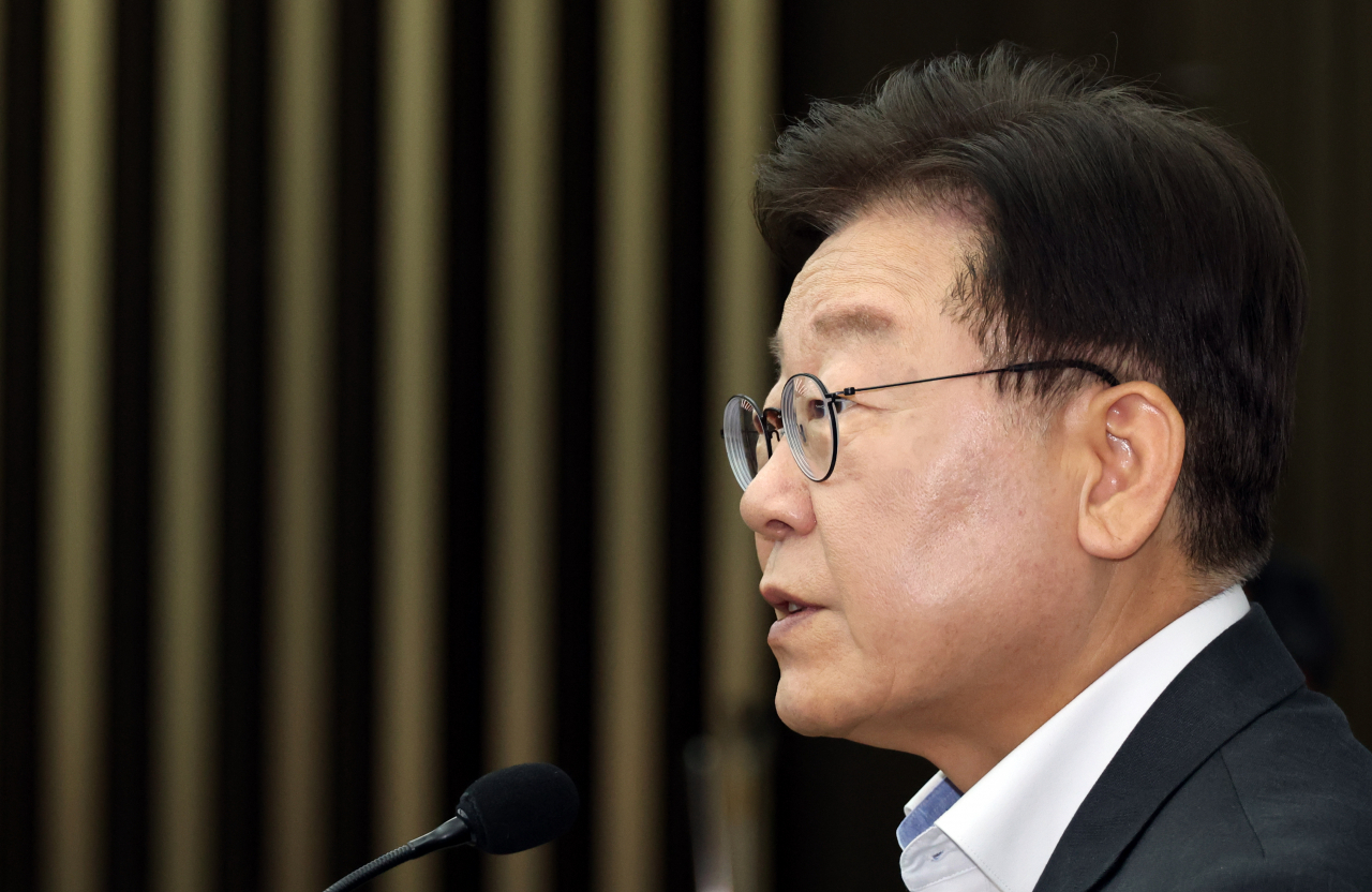 지난달 27일 국회에서 열린 더불어민주당 의원총회에서 이재명 대표가 발언하고 있다. [연합]