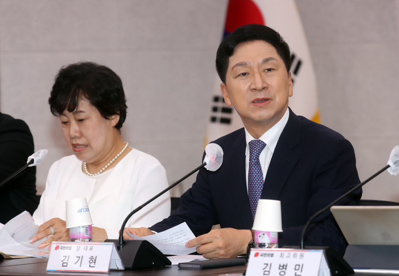 김기현 국민의힘 대표가 27일 전북 군산시 새만금개발청에서 열린 현장 최고위원회의에서 발언하고 있다. 왼쪽은 조배숙 전북도당 위원장. [연합]