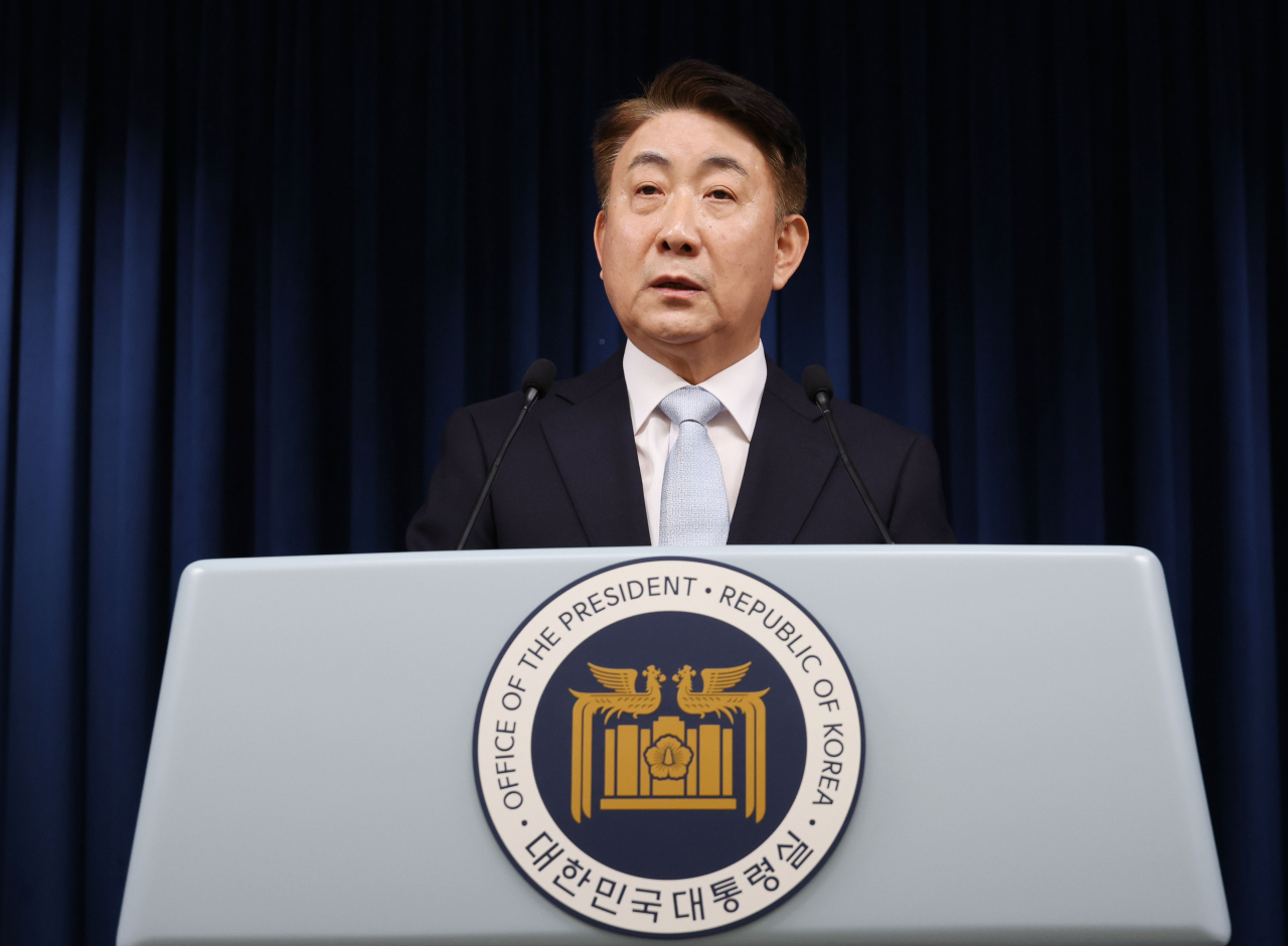 Special adviser Lee Dong-kwan delivers remarks to the press after being nominated as the next head of the Korea Communications Commission on Friday. (Yonhap)