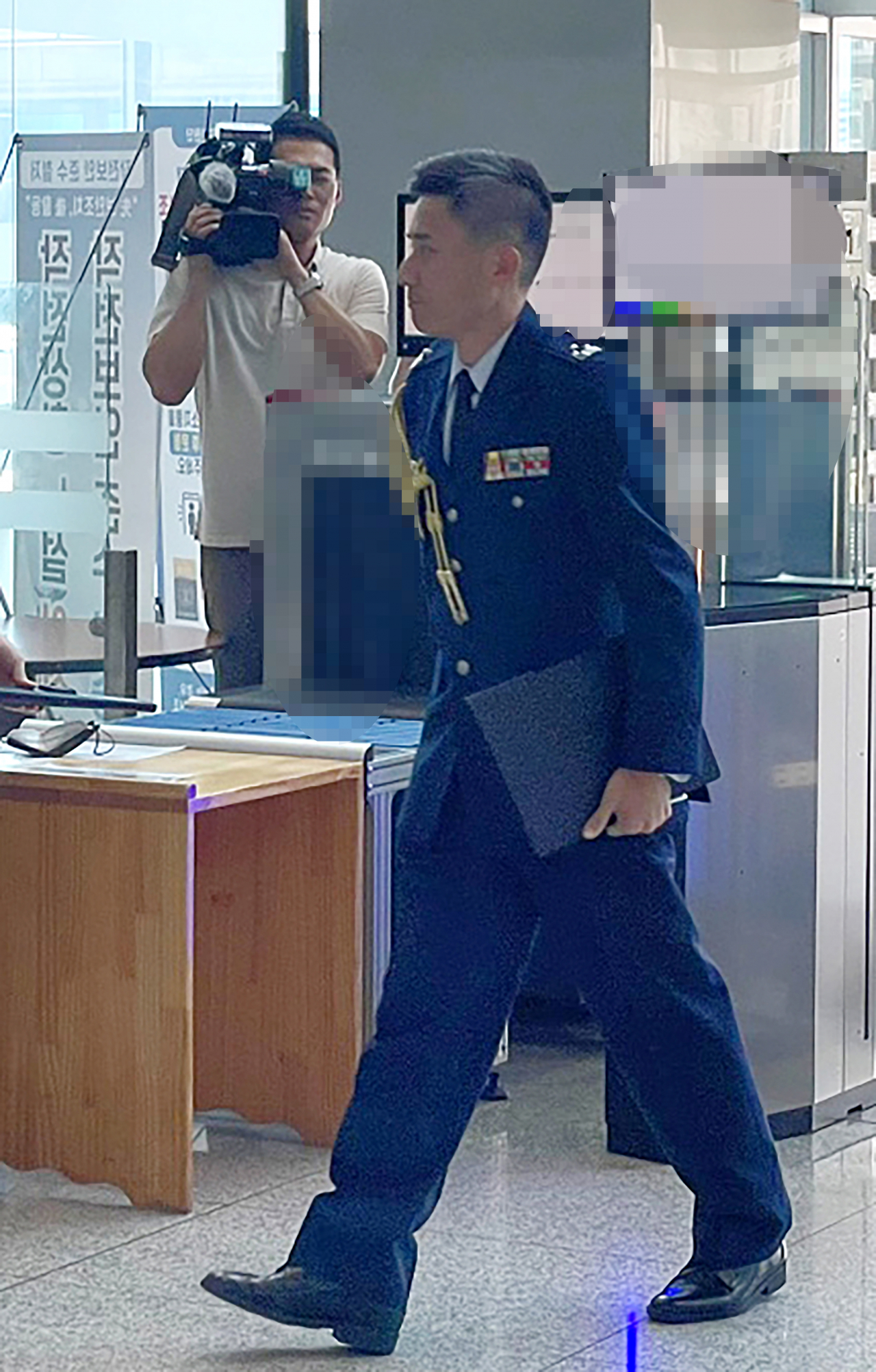 일본 정부가 독도 영유권 주장을 담은 방위백서를 채택한 28일 오후 주한 일본 방위주재관인 효도 코타로 항공자위대 일등항좌(대령급)가 용산 국방부 청사에 초치되고 있다. [연합]