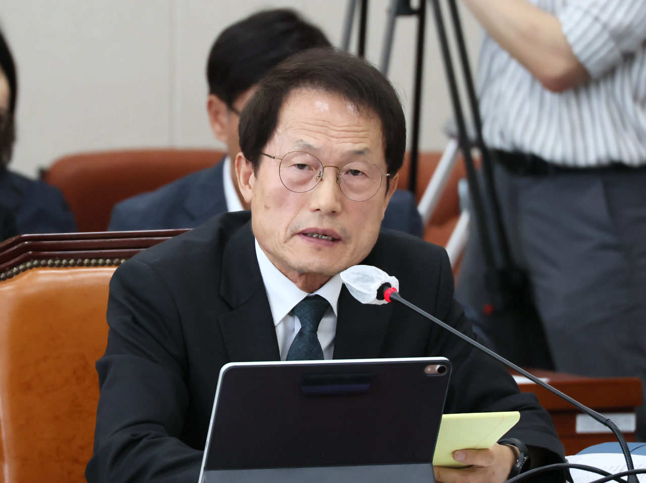조희연 서울시교육감이 28일 국회에서 열린 교육위원회 전체회의에서 의원 질의에 답변하고 있다. [연합]