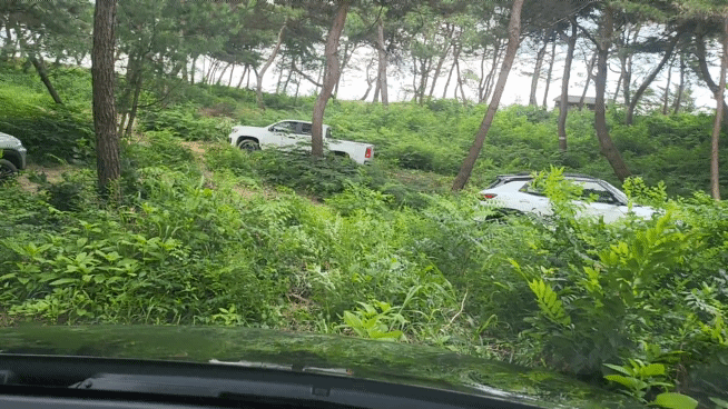 오프로드 코스를 주행하는 모습. 서재근 기자