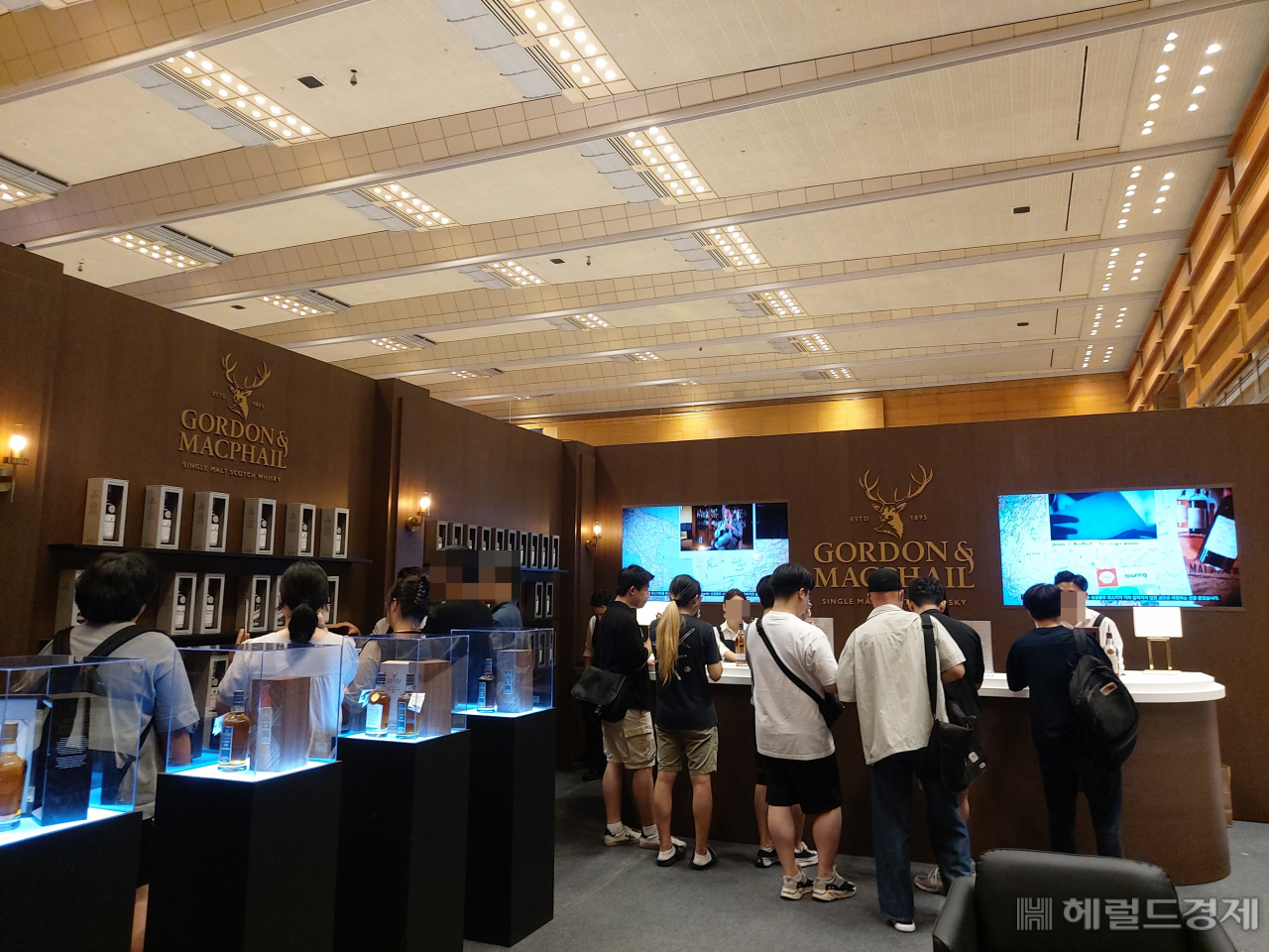 서울 강남구 삼성동 코엑스에서 30일까지 열리는 ‘서울바앤스피릿쇼 2023’의 고든 앤 맥페일 부스의 모습. 김희량 기자
