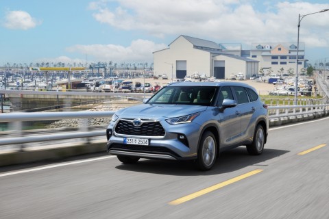 Toyota Highlander Hybrid, a fuel-efficient family SUV