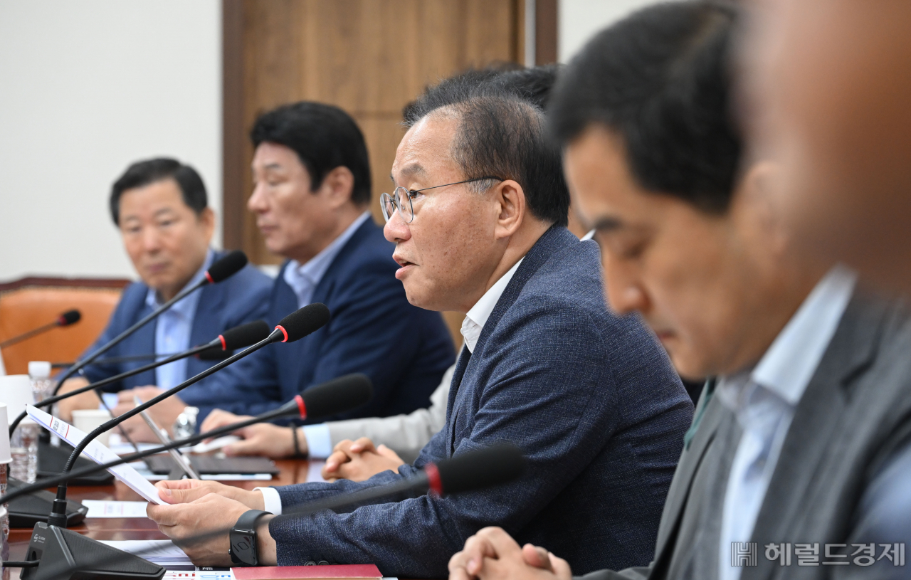 윤재옥 국민의힘 원내대표가 31일 오전 서울 여의도 국회에서 열린 최고위원회의에 참석해 발언하고 있다. 이상섭 기자