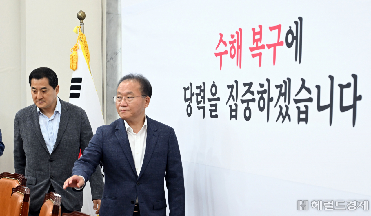 윤재옥 국민의힘 원내대표가 31일 오전 서울 여의도 국회에서 열린 최고위원회의에 참석하고 있다. 이상섭 기자