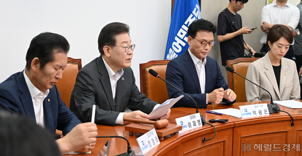이재명 더불어민주당 대표가 31일 오전 서울 여의도 국회에서 열린 최고위원회의에 참석해 발언하고 있다. 이상섭 기자