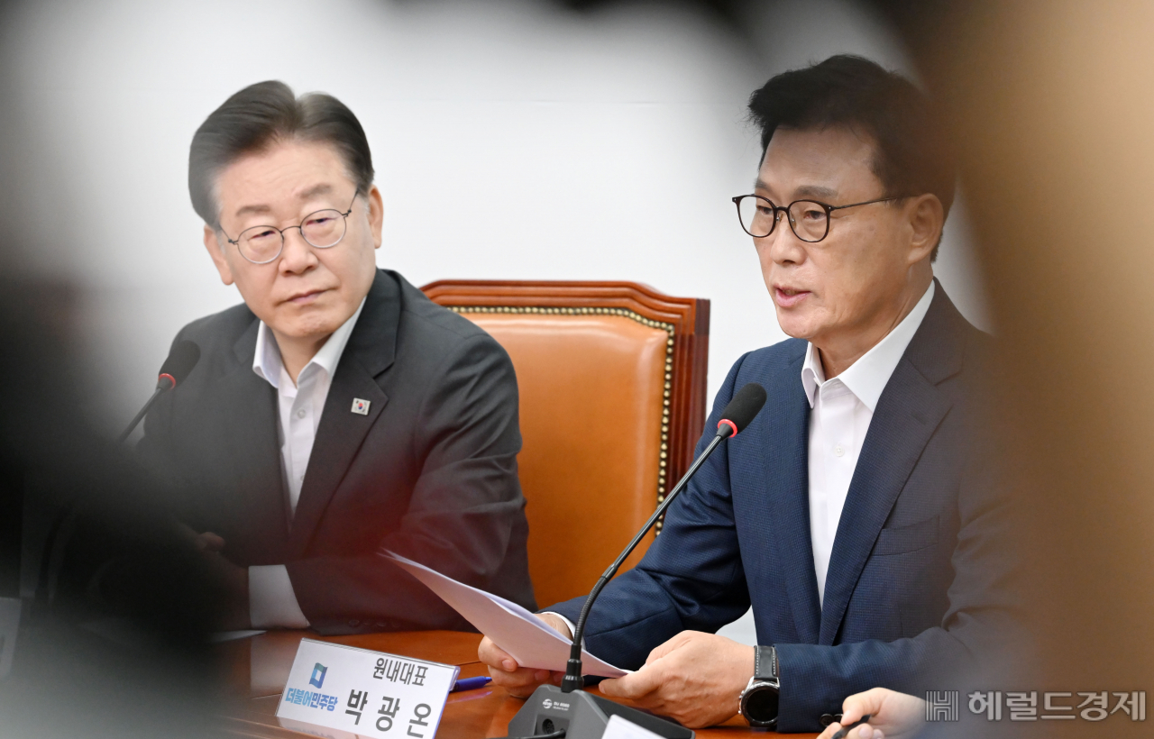 박광온 더불어민주당 원내대표가 31일 오전 서울 여의도 국회에서 열린 최고위원회의에 참석해 발언하고 있다. 이상섭 기자