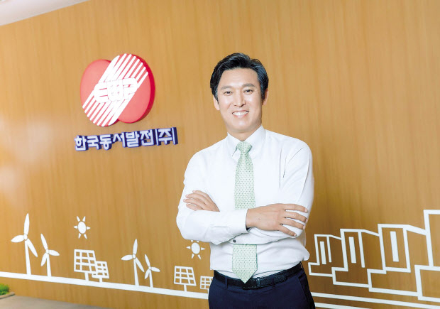 김영문 한국동서발전 사장이 최근 울산 동서발전 본사에서 진행된 헤럴드경제와 인터뷰에서 발전공기업의 미션인 안정적인 전력 공급에 대해 설명하고 있다. [한국동서발전 제공]