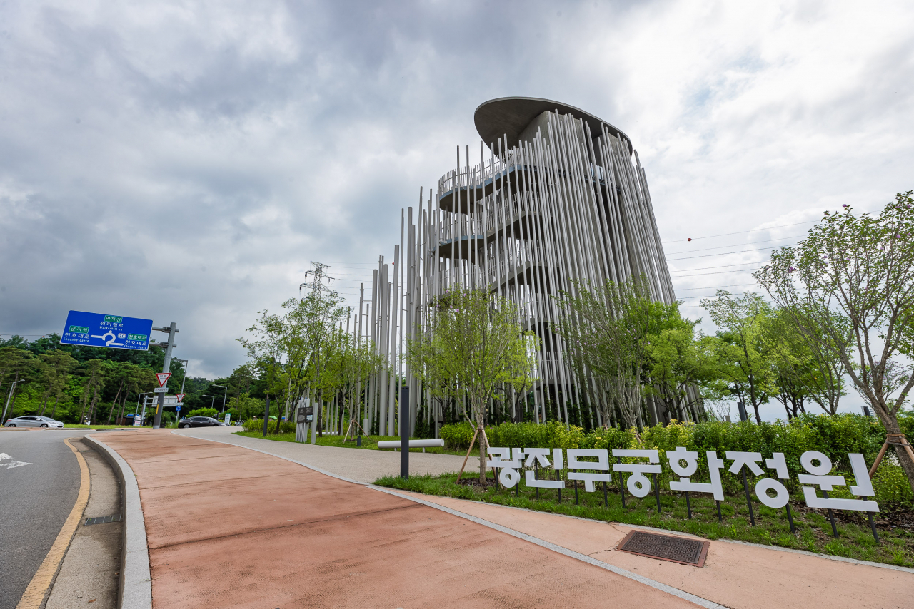 서울 광진구는 광진숲나루 전망대 주변에 ‘광진무궁화정원’을 조성했다고 1일 밝혔다. [광진구 제공]