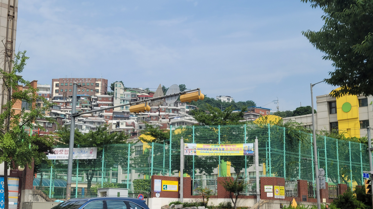 서울 종로구는 지난달 26일 중소벤처기업부에서 공모한 소공인 복합지원센터 구축‧운영사업에 선정돼 사업비 30억원을 확보했다고 1일 밝혔다. 사진은 창신동 일대 전경. [헤럴드경제DB]