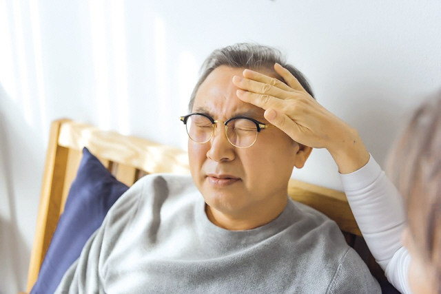 섭씨 30도 이상의 고온과 습한 날씨가 장기간 이어질 때에는 장시간의 외부 활동을 삼가는 것이 좋겠다. 이는 서늘한 날씨라도 고온의 사우나나 온탕에 들어 갈 때에도 똑같이 적용되는 사항이다.