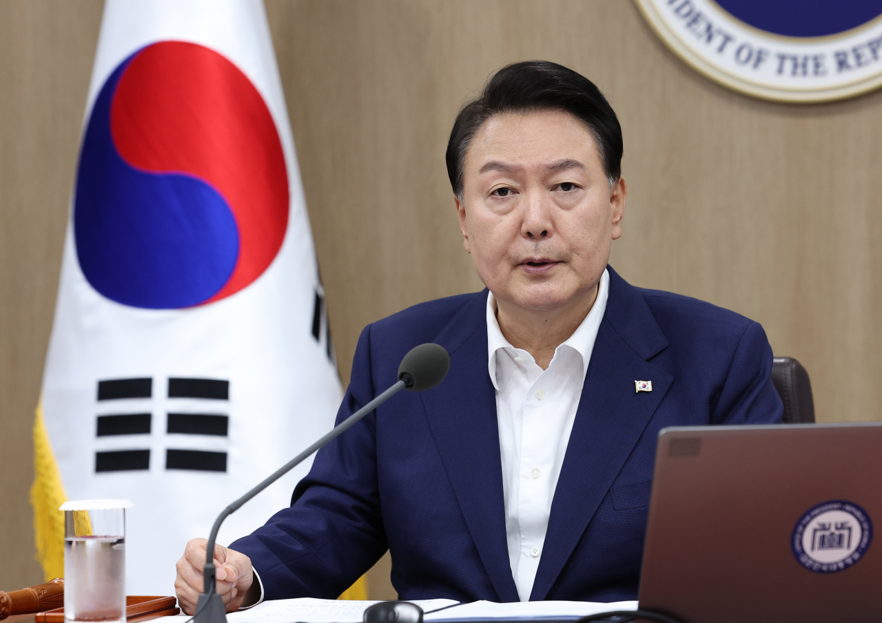 윤석열 대통령이 1일 서울 용산 대통령실 청사에서 열린 국무회의에서 발언하고 있다. [연합]