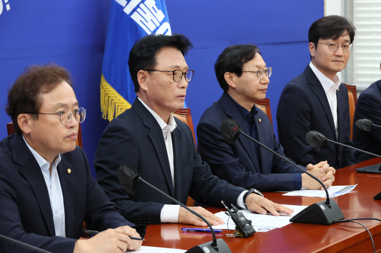 박광온 더불어민주당 원내대표가 1일 오전 국회에서 열린 원내대책회의에서 발언하고 있다. [연합]