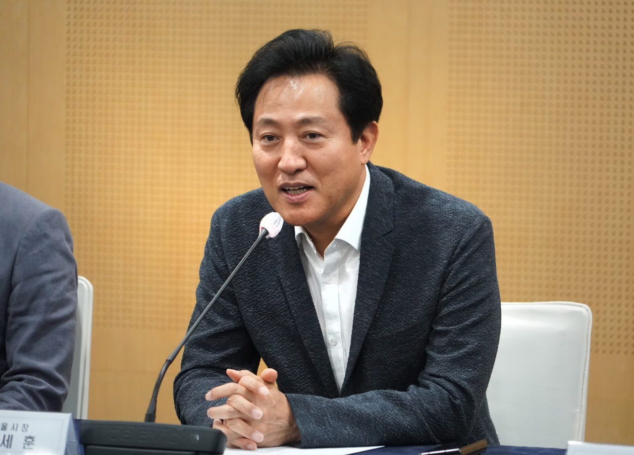 오세훈 서울시장이 26일 서울 중구 서울시청에서 열린 제5기 서울브랜드위원회 위촉장 수여식에 참석해 인사말을 하고 있다. [연합]