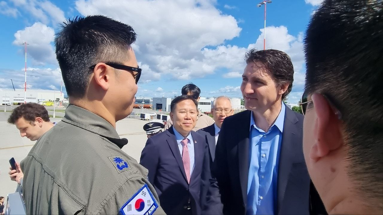 쥐스탱 트뤼도 캐나다 총리가 퀘벡주 산불 진화를 돕기 위해 파견된 한국 해외긴급구호대(KDRT)를 만나 감사를 표했다고 대통령실이 2일 밝혔다. [대통령실]