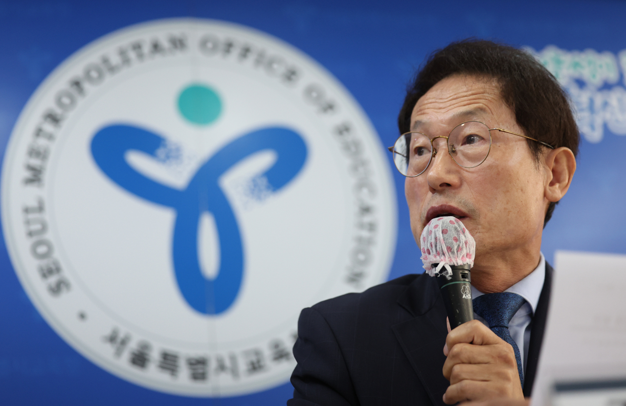 조희연 서울시교육감이 2일 서울 종로구 서울시교육청에서 '교원의 교육활동 보호' 강화를 위한 우선 추진 방안을 발표하고 있다. 연합뉴스
