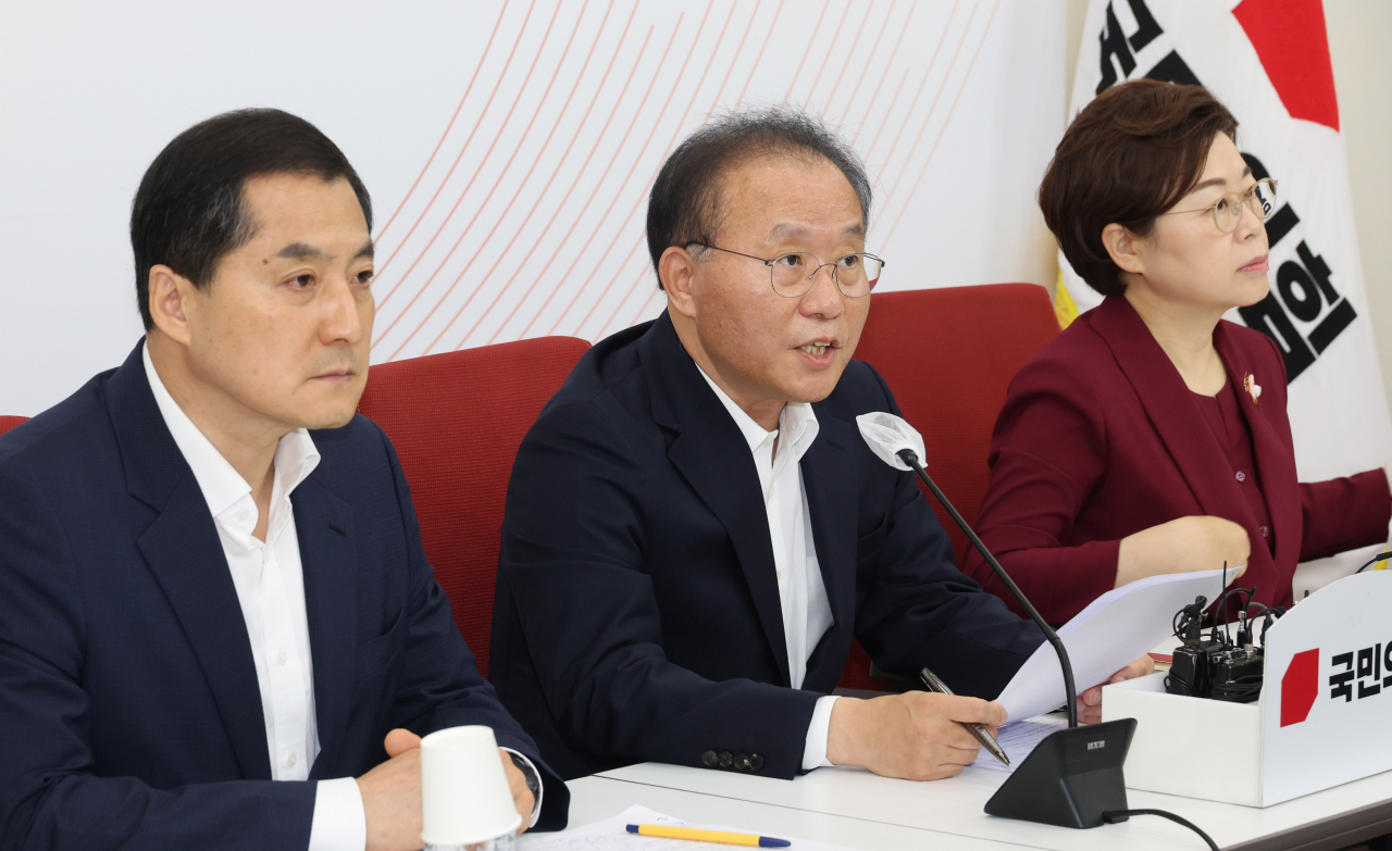 윤재옥 국민의힘 원내대표가 2일 오전 서울 여의도 국회에서 열린 무량판 공법 부실시공 관련 기자간담회에서 발언하고 있다. [연합]