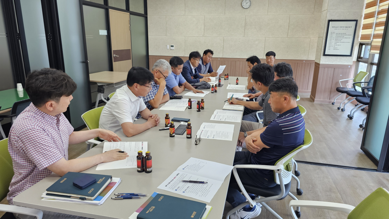 함평군은 군공항 이전 주민 투표를 12월로 연기하기로 했다