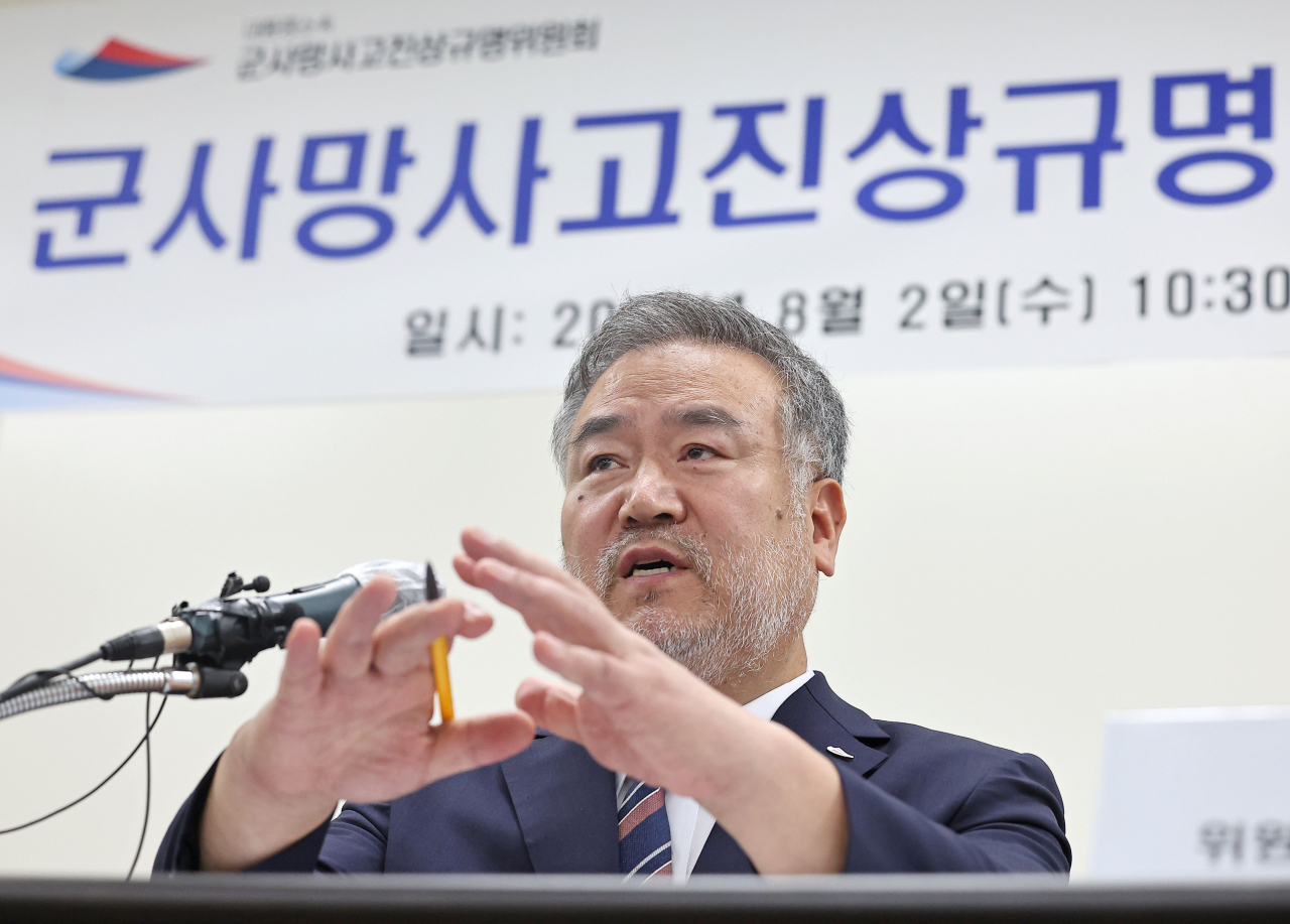 송기춘 군사망사고진상규명위원회 위원장이 2일 기자간담회에서 발언하고 있다. [연합]